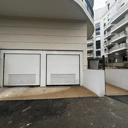 La Defense With Parking & Terrace Apartment